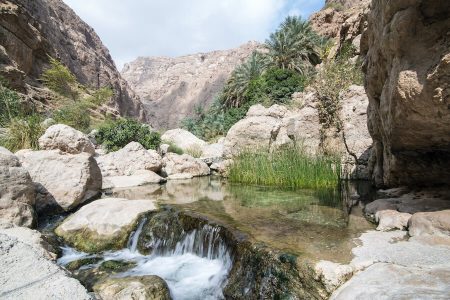 Ausflug nach Wadi Shab und dem Bimmah Sinkhole | Tour entlang der Küstenstraße