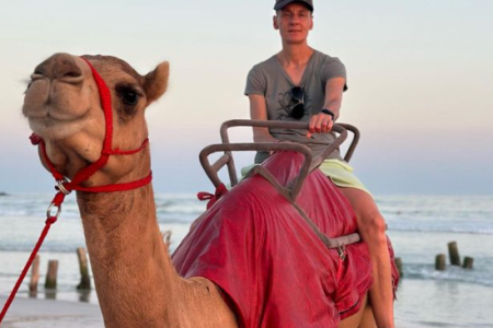 Kamelreiten am Strand in Salalah
